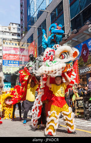 China, Hong Kong, jährlichen New Years Day Festival Parade, chinesische Löwen Tänzer Stockfoto