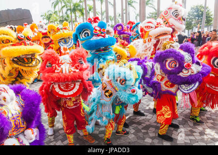 China, Hong Kong, jährlichen New Years Day Festival Parade, chinesische Löwen Tänzer Stockfoto