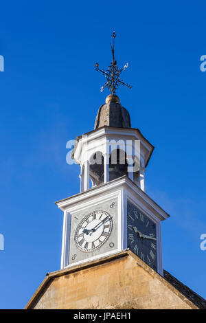 England, Gloucestershire, Cotswolds, Chipping Campden, das alte Rathaus Uhrturm Stockfoto