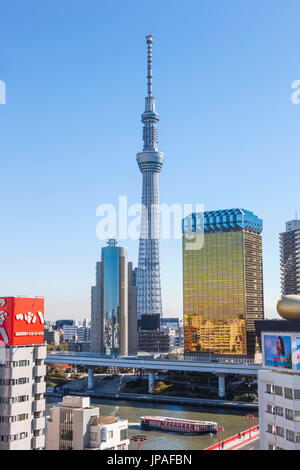 Japan, Honshu, Tokio, Asakusa, Sumida-Fluss und Tokyo Sky Tree Stockfoto