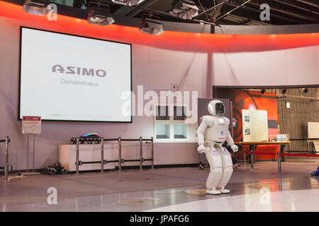 Japan, Honshu, Tokio, Odaiba, National Museum of Emerging Science und Innovation aka Miraikan Roboter "Asimo" Demonstration zeigen Stockfoto