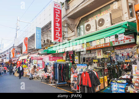 Japan, Honshu, Tokio, Ueno, Ameyoko-Cho Markt Straßenszene Stockfoto