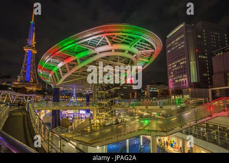 Japan, Nagoya City, Sakae Bezirk, Oase 21 Sapaceship Aqua und Nagoya TV Tower Stockfoto