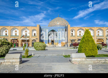 ISFAHAN, IRAN - 25. April 2015: Sheikh Lotfollah Moschee östlich von Naqsh-e Jahan Quadrat in Isfahan - eines der UNESCO-Welterbestätten Stockfoto