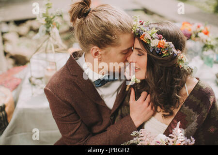 Braut und Bräutigam auf alternative Hochzeit, Porträt Stockfoto