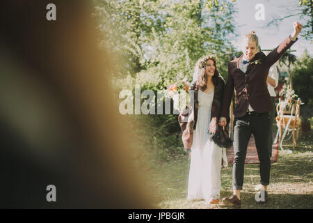 Braut und Bräutigam bei alternative Hochzeit Stockfoto