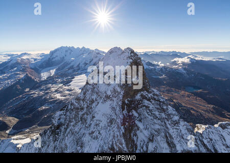 Luftaufnahme der schneebedeckten Gipfel des Matterhorn im Herbst Zermatt Kanton Wallis Schweiz Europa Stockfoto