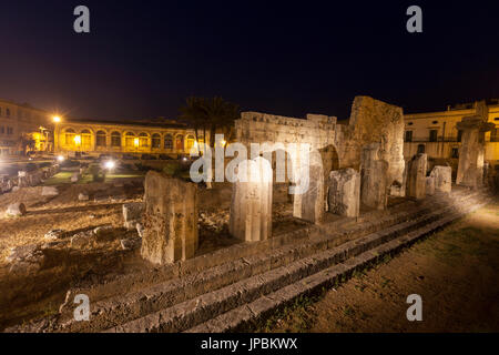 Nachtansicht des antiken Tempel des Apollo in der felsigen Nekropolis von Pantalica Syrakus Sizilien Italien Europa Stockfoto