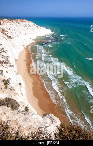 White Cliffs wie Scala dei Turchi Frame das türkisfarbene Meer Porto Empedocle Provinz Agrigento Sizilien Italien Europa bekannt Stockfoto