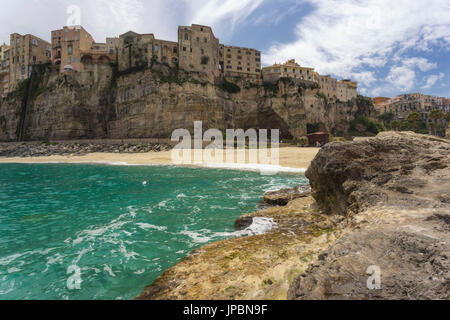 Tropea, Vibo Valentia, Kalabrien. Blick von unten auf den Hügeln von Tropea Stockfoto