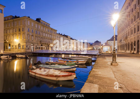 Europa, Italien, Friaul-Julisch-Venetien. Der Canal Grande in Triest Stockfoto