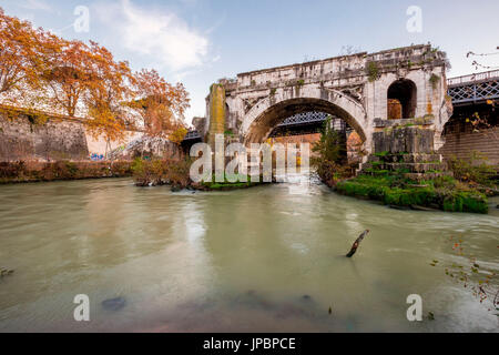 Europa, Italien, Latium, Rom. Ponte Rotto aus Tiberinsel Stockfoto