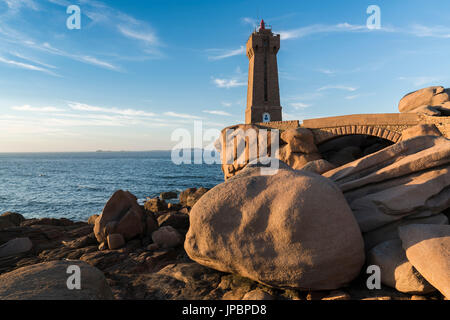 Ploumanach Leuchtturm. Perros-Guirec, Côtes-d ' Armor, Bretagne, Frankreich. Stockfoto