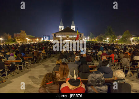 Europa, Balkan, Bosnien und Herzegowina, Medjugorje. Eine Open-Air-Messe am James Parish Church in Medjugorje Stockfoto