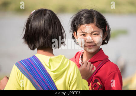 Samka, Shan State in Myanmar. PA-o junge Mädchen. Stockfoto