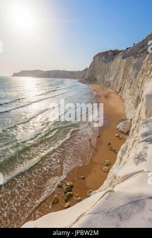 White Cliffs wie Scala dei Turchi Frame das türkisfarbene Meer Porto Empedocle Provinz Agrigento Sizilien Italien Europa bekannt Stockfoto