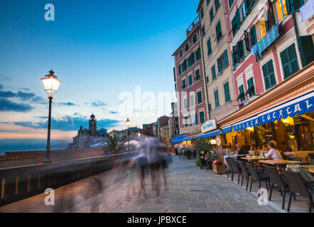 Das Licht des Sonnenuntergangs an der Strandpromenade von Camogli Golf Paradies Portofino Nationalpark Genua Provinz Ligurien Italien Europa Stockfoto