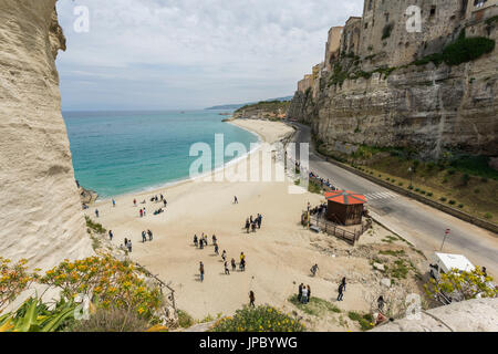 Tropea, Vibo Valentia, Kalabrien. Blick von unten auf den Hügeln von Tropea Stockfoto