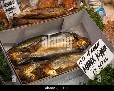 LONDON, Großbritannien - 29. JULI 2017: Attraktive Ausstellung von Manx Kippers an einem Stand im Borough Market, Southwark Stockfoto