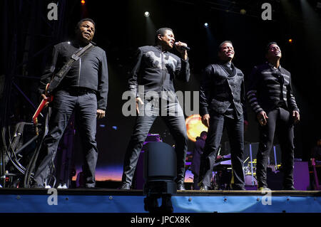 Die Jacksons auf ihren 50. Jubiläums-Tour bei Newmarket Racecourse Featuring: Tito Jackson, Jackie Jackson, Marlon Jackson, Jermaine Jackson, The Jacksons wo: Suffolk, Großbritannien: 30. Juni 2017 Credit: WENN.com Stockfoto