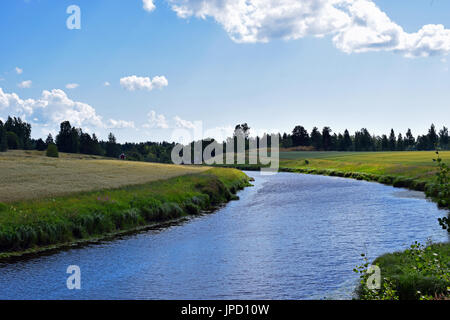 Sommer Landschaft mit Fluss Aura in Lieto, Finnland. Stockfoto