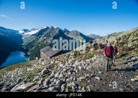 Bergwelt auf der Olperer Runde Tour und Peter Habeler Weg in der Zillertaler Alpen in Österreich gesehen hier in der Olperer Hütte Hütte Stockfoto