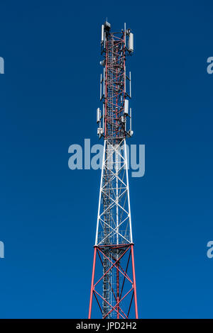 Russische Telekom MTS Mobilfunkmast Stockfoto