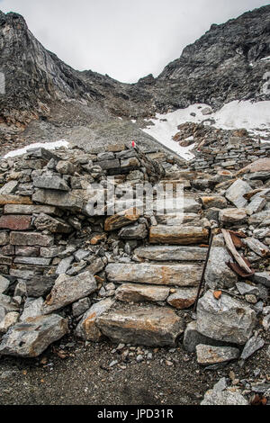 Berglandschaft auf der Olperer Runde Tour und Peter Habeler Weg in den Zillertaler Alpen gesehen hier bei der verlassenen mine nahe der Geraer Hütte Stockfoto