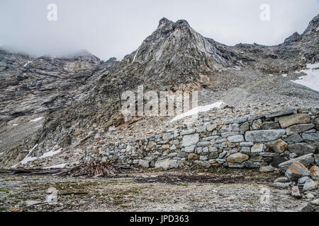 Berglandschaft auf der Olperer Runde Tour und Peter Habeler Weg in den Zillertaler Alpen gesehen hier bei der verlassenen mine nahe der Geraer Hütte Stockfoto