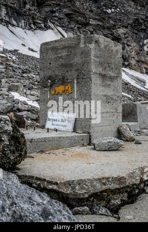 Berglandschaft auf der Olperer Runde Tour und Peter Habeler Weg in den Zillertaler Alpen gesehen hier bei der verlassenen mine nahe der Geraer Hütte Stockfoto