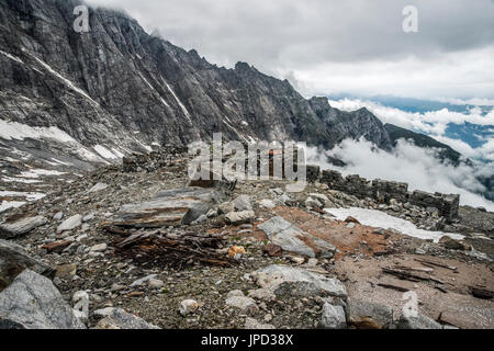 Berglandschaft auf der Olperer Runde Tour und Peter Habeler Weg in den Zillertaler Alpen gesehen hier bei der verlassenen mine nahe der Geraer Hütte Stockfoto