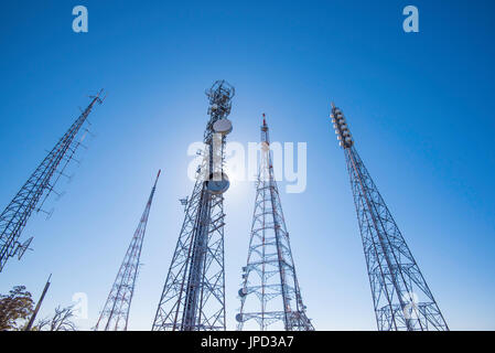 Mehrere Fernseh-, Radio- und Mobilfunktürme auf dem Mount Conobolas bei Orange im Westen von NSW, Australien. Höchster Punkt zwischen Sydney und Perth Stockfoto