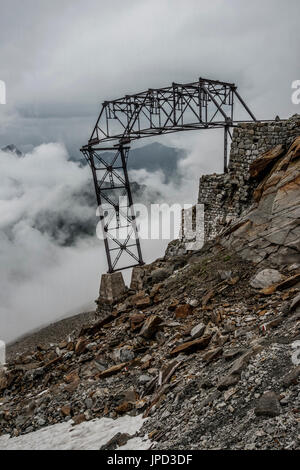 Berglandschaft auf der Olperer Runde Tour und Peter Habeler Weg in den Zillertaler Alpen gesehen hier bei der verlassenen mine nahe der Geraer Hütte Stockfoto