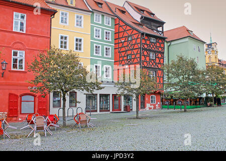 Gruppe der mittelalterlichen Häuser am Marktplatz in Cheb, Tschechien. Fachwerkhäusern. Stockfoto
