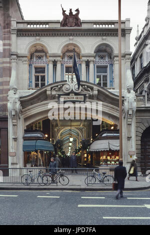 Burlington Arcade, Mayfair, London, England, Vereinigtes Königreich, ca. 1980er Jahre Stockfoto