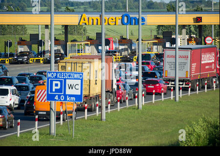 Große Autos zu Station auf der Autostrada A1 läuten genannt Amber Autobahn (Autostrada Bursztynowa) in Rusocin, Polen. 18. Juni 2017 © Wojciech Strozyk / Al Stockfoto