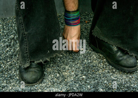 Hand und Stiefel Stockfoto