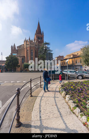 Verona, Veneto, Italien. Die Kirche San Fermo Maggiore Stockfoto