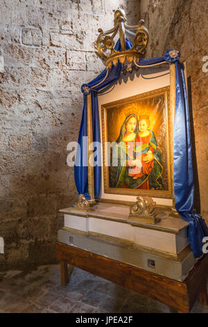 Rahmen auf das Innere der Kirche Santa Maria Maggiore. Sovana, Sorano, Grosseto Provinz, Toskana, Italien, Europa Stockfoto