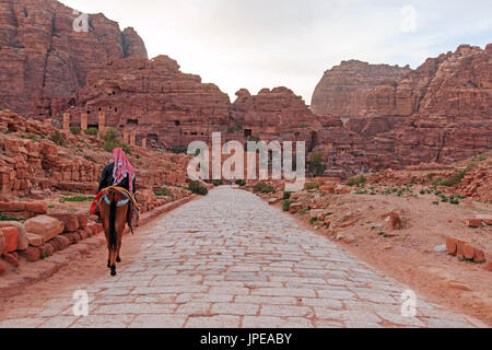 Touristische Ausflüge in die Ruinen des antiken Petra, Jordanien Stockfoto