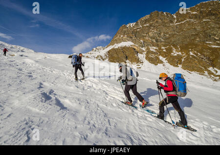 Wanderer im hohen Lausonalp Tal (Cogne, Nationalpark Gran Paradiso, Aostatal, Italien) Stockfoto