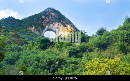 Mondförmiges Rock, eine touristische Attraktion in Yangshuo, China Stockfoto