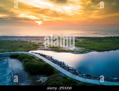 Sonnenuntergang über dem Ozean in Wildwood, New Jersey Luftbild Stockfoto