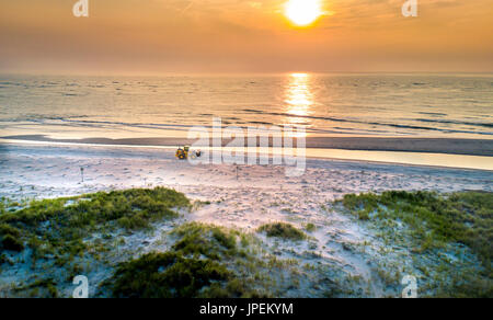 Sonnenuntergang über dem Ozean in Wildwood, New Jersey Luftbild Stockfoto