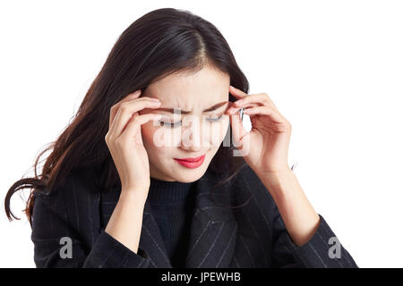 junge asiatische Geschäftsfrau in Abendgarderobe müde erschöpft haben Kopfschmerzen, isoliert auf weißem Hintergrund. Stockfoto