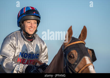 Hayley Turner an der Dame Jockeys' Thoroughbred Weltmeisterschaft an Bro Park, Stockholm Stockfoto