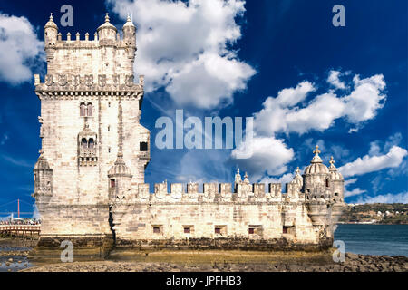 Belém-Turm ist ein Wehrturm befindet sich in der Zivilgemeinde von Santa Maria de Belém in der Gemeinde von Lissabon, Portugal. Es ist ein UNESCO Welt Her Stockfoto