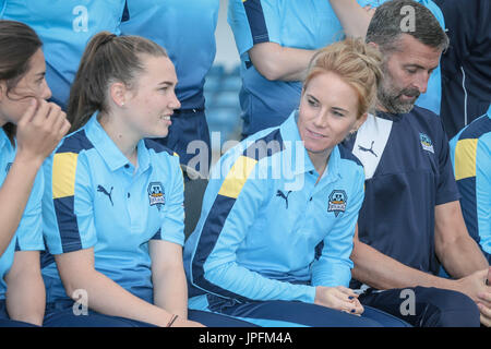 Leeds, UK. 1. August 2017. Lauren Winfield während das Team Fotoshooting Yorkshire Diamanten Photocall auf Dienstag, 1. August 2017. Foto von Mark P Doherty. Bildnachweis: Gefangen-Light-Fotografie Limited/Alamy Live-Nachrichten Stockfoto