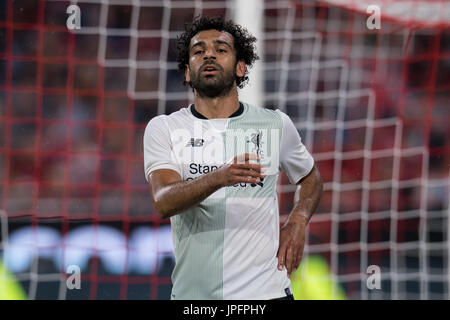 München, Deutschland. 1. August 2017. Liverpools Mohamed Salah feiert erzielte das 0:2 bei der Audi Cup Halbfinale Lochfraß FC Bayern München Vs FC Liverpool in der Allianz Arena in München, 1. August 2017. Foto: Sven Hoppe/Dpa/Alamy Live News Stockfoto