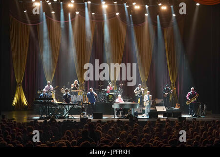 Brian Wilson die live auf der Bühne bei Hammersmith Eventim in London als Teil der Feierlichkeiten zum 50. Jahrestag von den Beach Boys Album Pet Sounds. Foto: Dienstag, 1. August 2017. Bildnachweis sollte lauten: Roger Garfield/Alamy Stockfoto